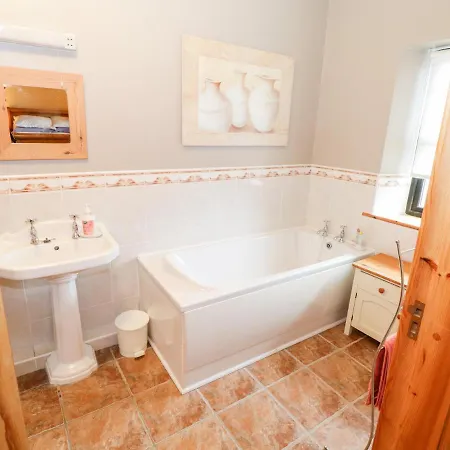 Tommy Clarke's Cottage, Ballygarr Holiday home *