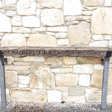 Tommy Clarke's Cottage, Ballygarr Holiday home Toomard