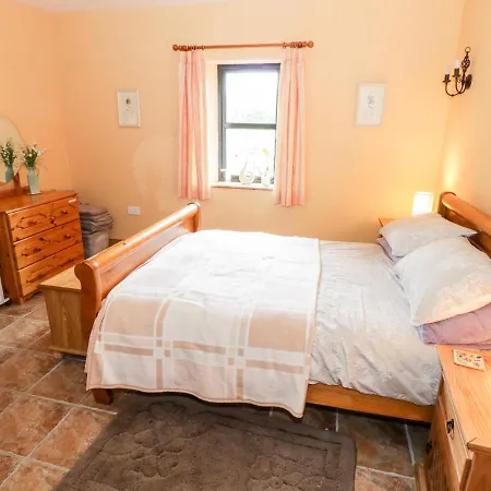 Tommy Clarke's Cottage, Ballygarr Holiday home Toomard